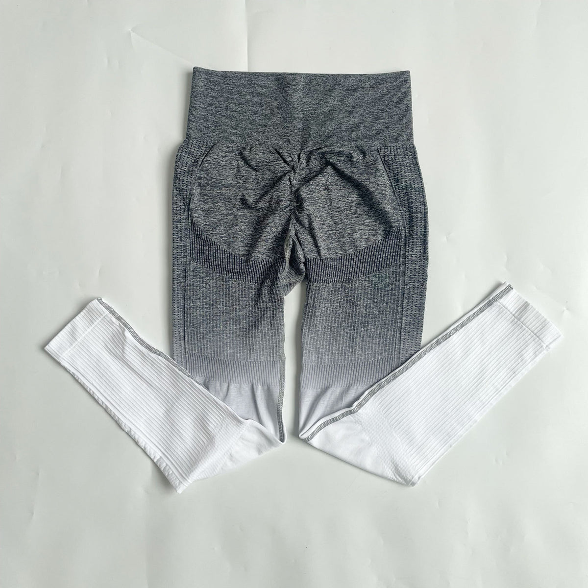 Seamless Feature Enhancing Gradient Leggings Top and Bra